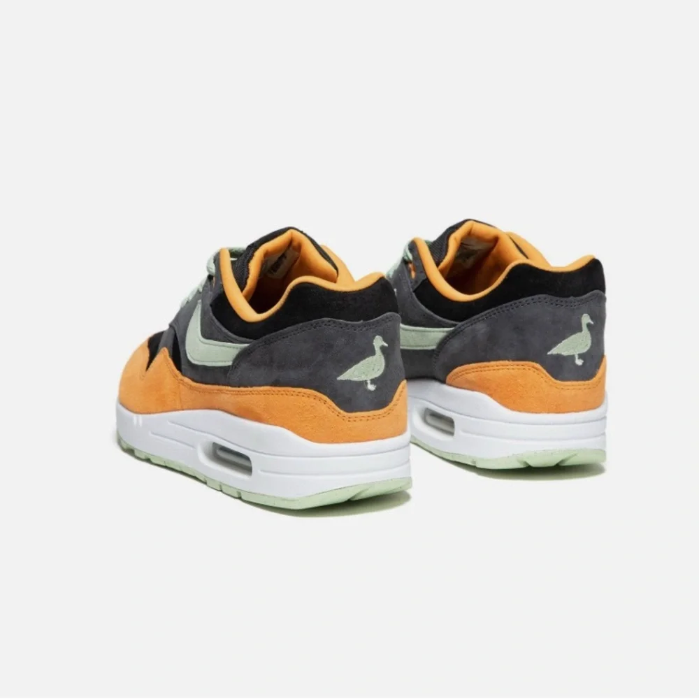 Black and Orange Nike Sneakers | Women's 9 /Men's 7.5